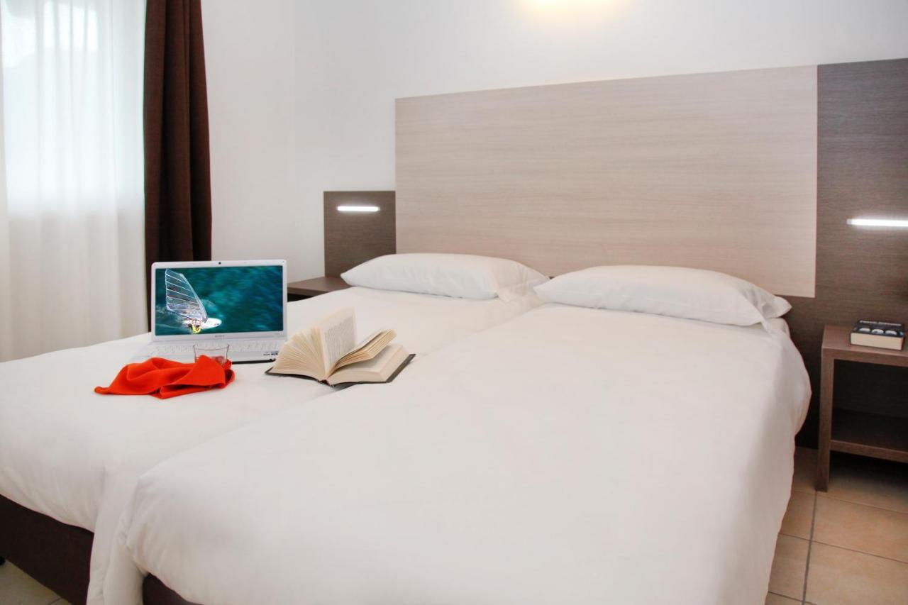 Residence Maroadi Torbole Sul Garda Chambre photo
